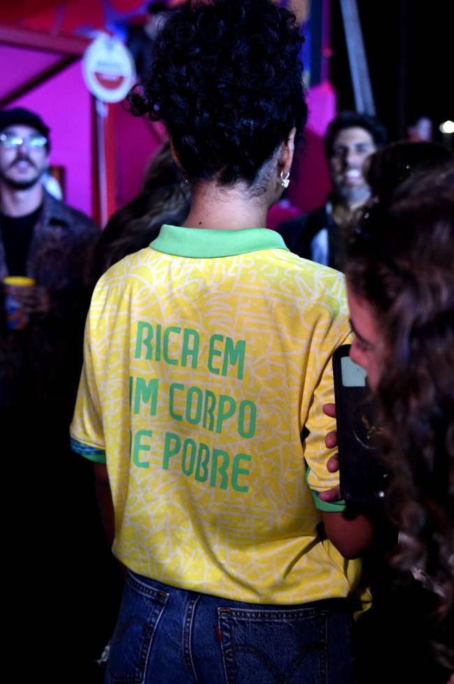 A camisa de Bella Campos