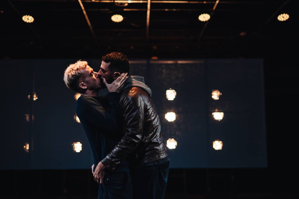 Teatro, por Claudia Chaves: “Eddy — Violência e Metamorfose”