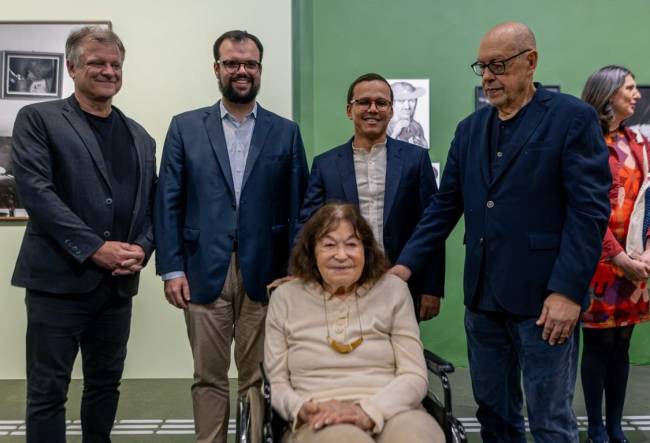 Fabio Scarano, curador do Museu do Amanhã; Lucas Padilha, secretário de Cultura; Cristiano Vasconcelos, diretor executivo do Museu; o curador Paulo Herkenhoff e a fotógrafa Claudia Andujar