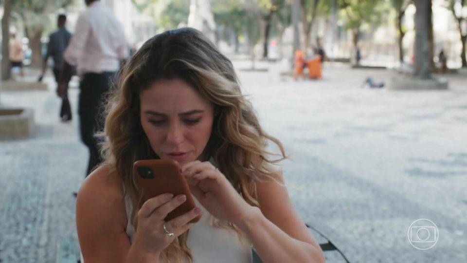 Celular de Heleninha intacto no Centro: zoação com Paes