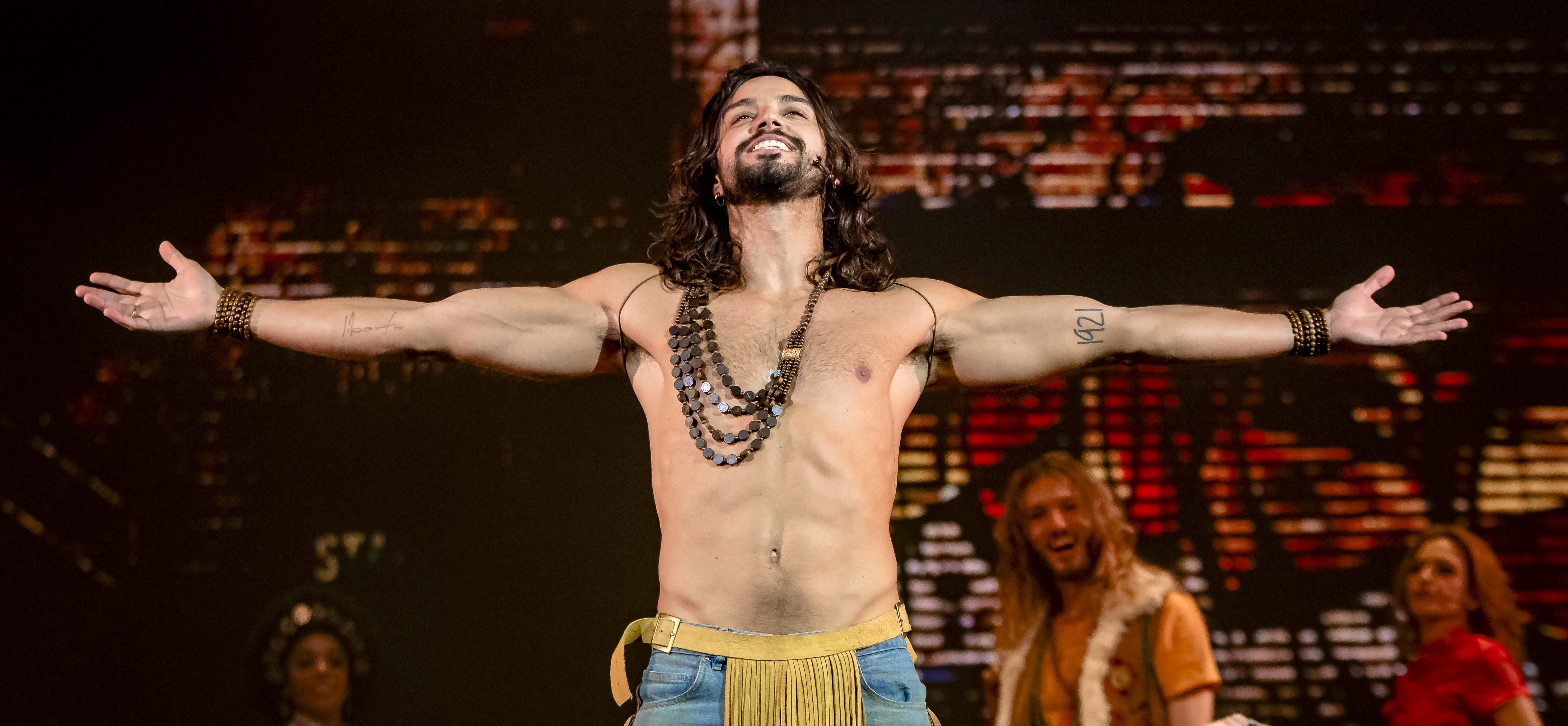 Teatro, por Claudia Chaves: “Hair” — “Deixa o sol entrar”