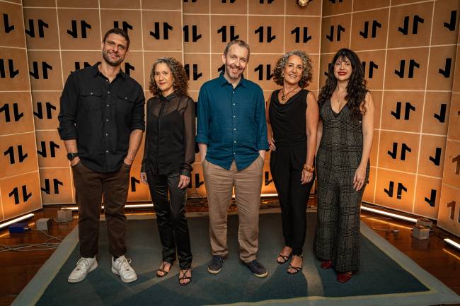 Henrique Alqualo, Veruschka Bauerle, Isis Mello, Susana Campos e Felipe Pinaud_Os impares_credito Pedro Landeiro os-impares