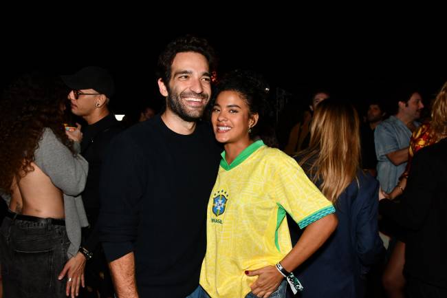 Humberto Carrão e Bella Campos 2