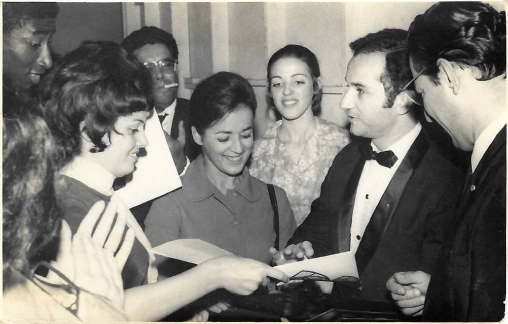 Sessões de doc sobre tenor brasileiro para funcionários do Municipal