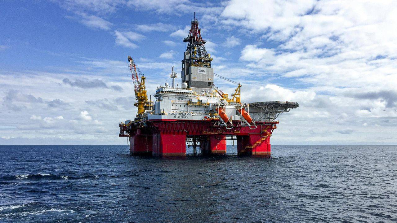 Bacia de Campos produz 570 000 barris de petróleo a cada dia