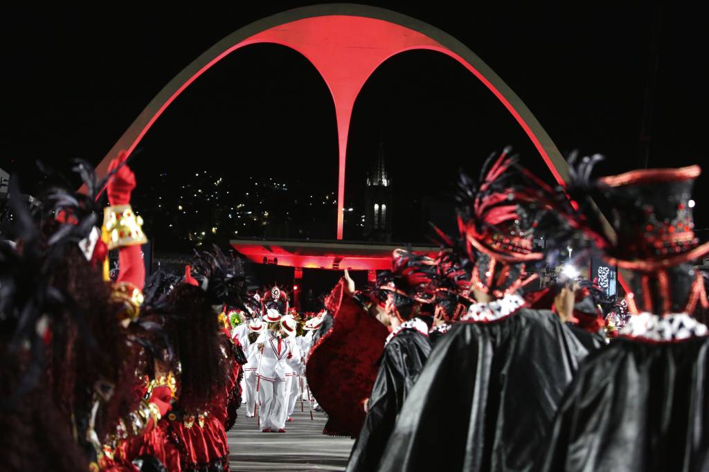 Briga pela gestão acende debate sobre a revitalização Sambódromo