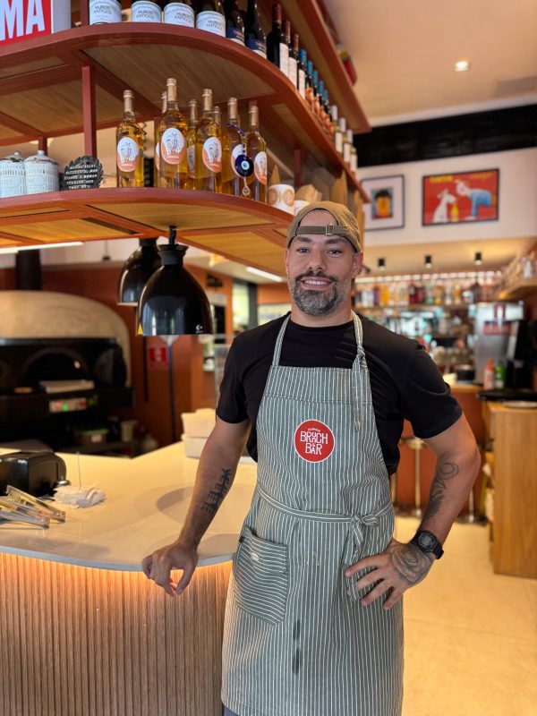 Chef Yan Thompson, à frente do Guimas Brunch&Bar