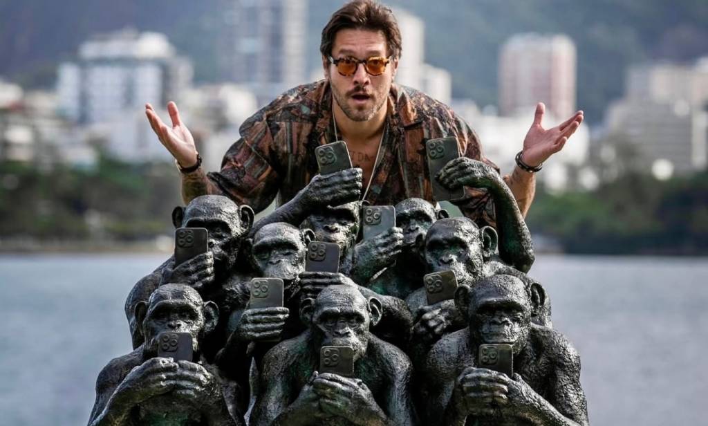 Nem eles escaparam! Celulares de escultura de macacos foram roubados