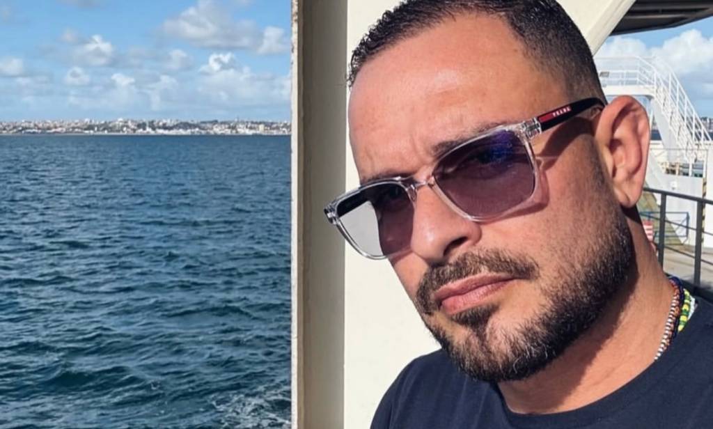 O novo visual de Diogo Nogueira está dando o que falar