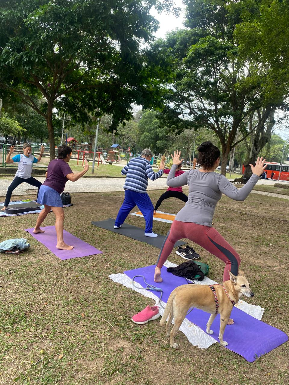 Sabia que tem ioga de graça em duas praças cariocas? Veja vídeo
