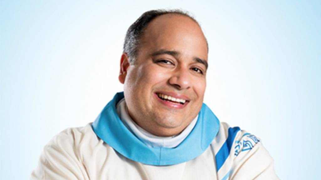 Padre Omar volta ao Rio após sofrer acidente de trânsito na Venezuela