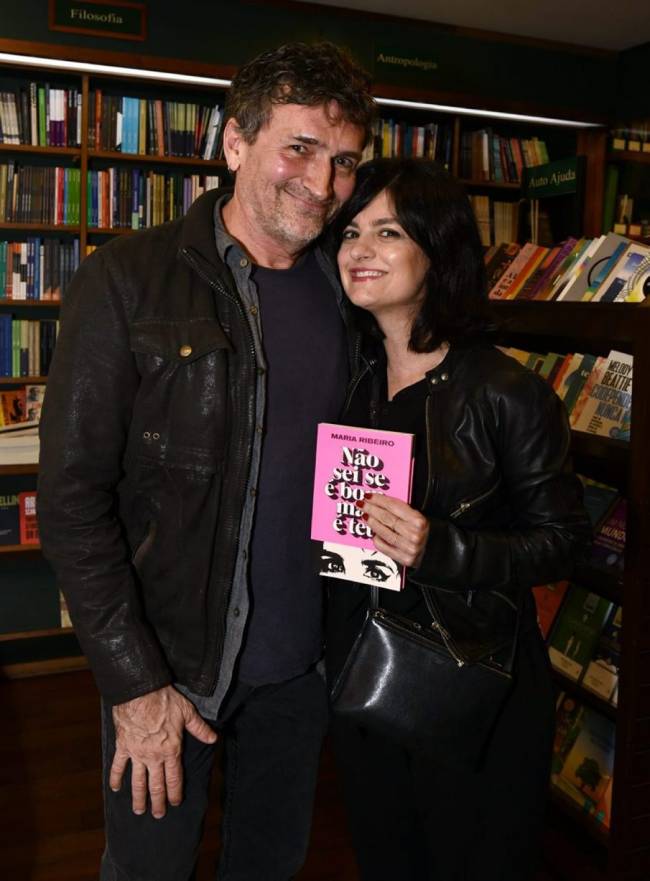 _DSC4995 O casal Claudio Amaral Peixoto e Isabel de Luca - NÃO SEI SE É BOM , MAS É TEU - AGO - 2025 - CG