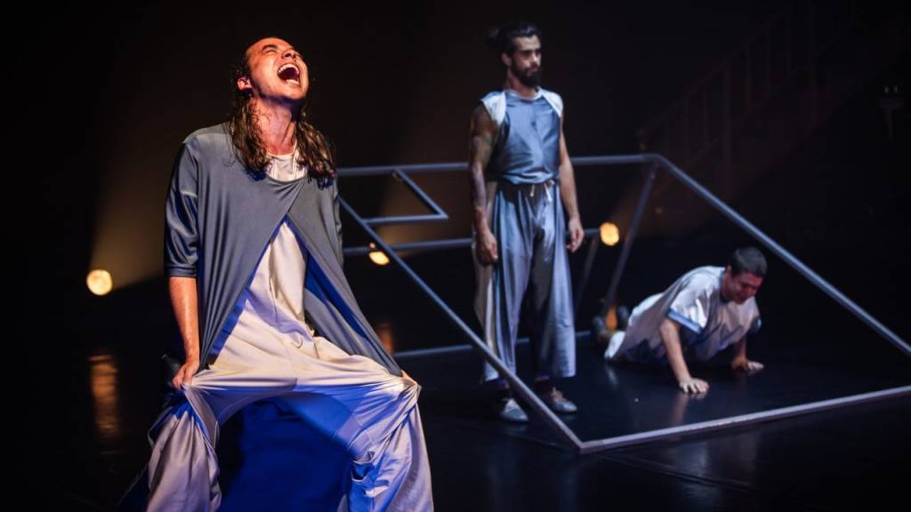 Escrita por Cecilia Ripoll, peça Feio reflete sobre autoimagem e padrões