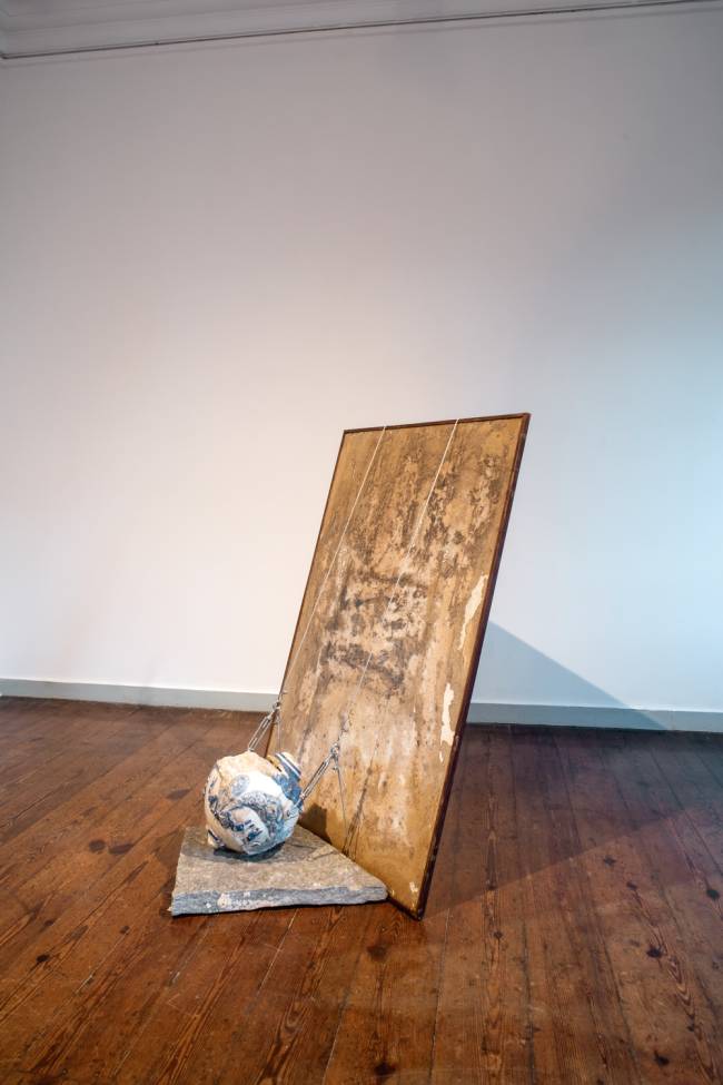 Memória afetiva: Bete Esteves constroi instalações que remetem à casa de infância