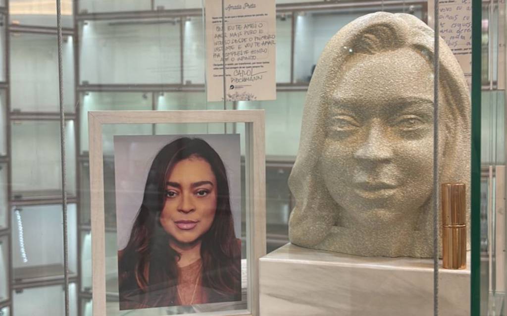 Parte das cinzas de Preta Gil ficarão ao lado de busto em cemitério