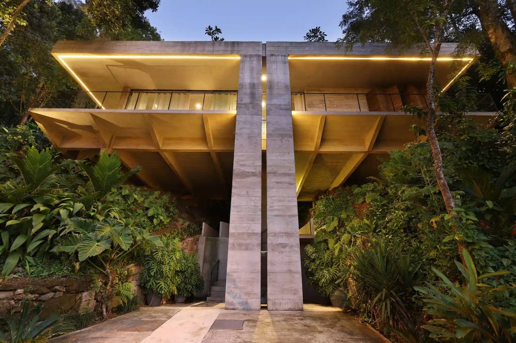 Conheça a casa cercada de verde do ator e músico Dudu Azevedo