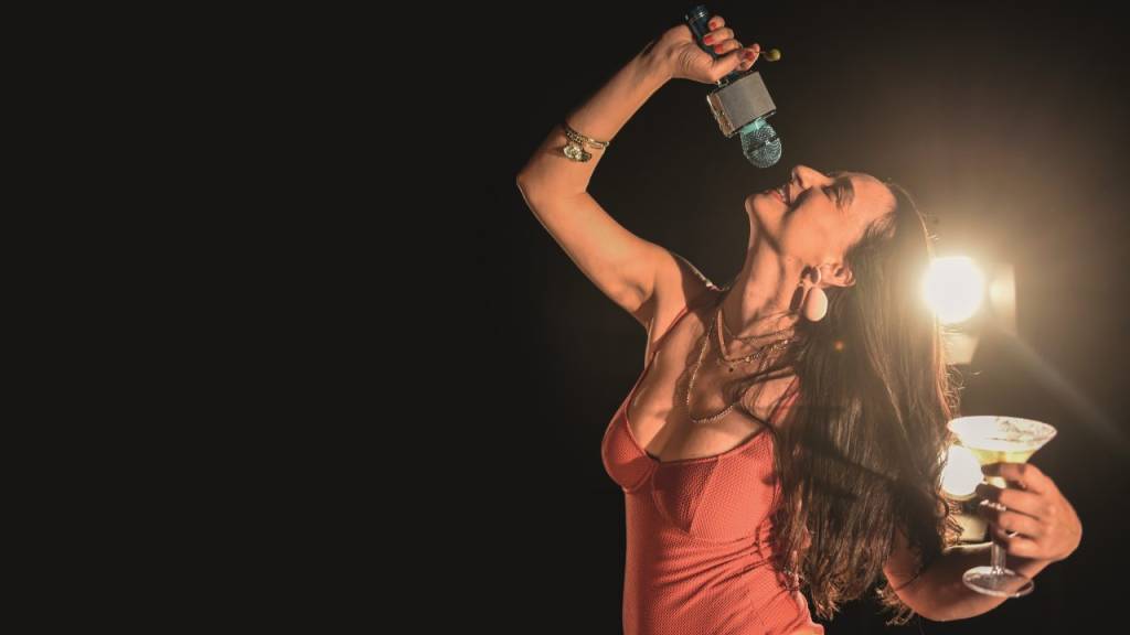 Espetáculo de Carla Faour lança olhar feminino sobre Dom Casmurro