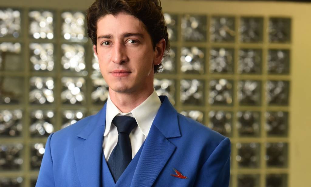 Johnny Massaro fala sobre série que retrata início da Aids no Brasil