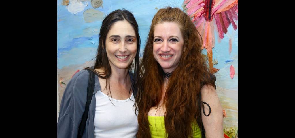 “Entre plumas e luz”: Viviane Teixeira inaugura mostra “transcendental”