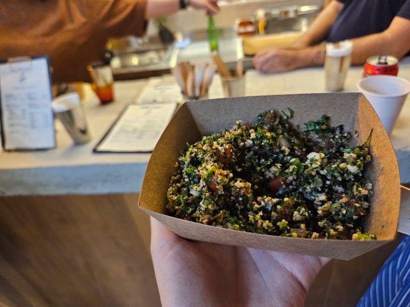 Gebar: porção de tabule do boteco árabe