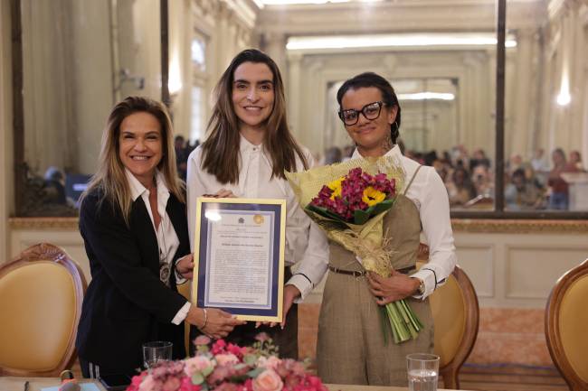 Helena Vieira, presidente da Comissão de Defesa da Mulher da Câmara do Rio, a vereadora Talita Galhardo e Juliana Garcia dos Santos Soares