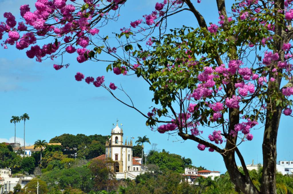 Primavera no Rio: céu limpo com pancadas de bilhões