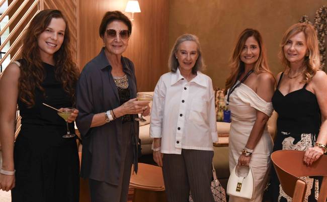 Ana Clara Escuciato, Cristina Ferraz, Livia Pedreira, Carla Napoliao e Aurora Grei