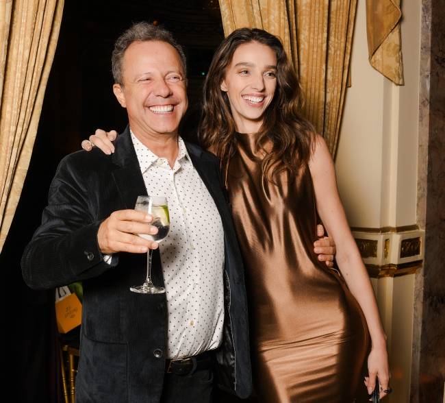 Vik Muniz, Larissa Marchiori