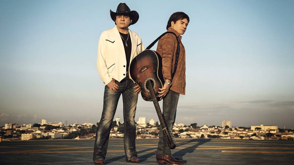 Chitãozinho e Xororó celebram cinquenta anos de estrada em show na Barra