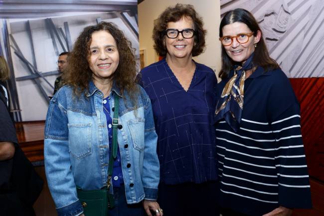 CH0A5264-Claudia Saldanha entre Beatriz Milhazes e Tarsila do Amaral_1