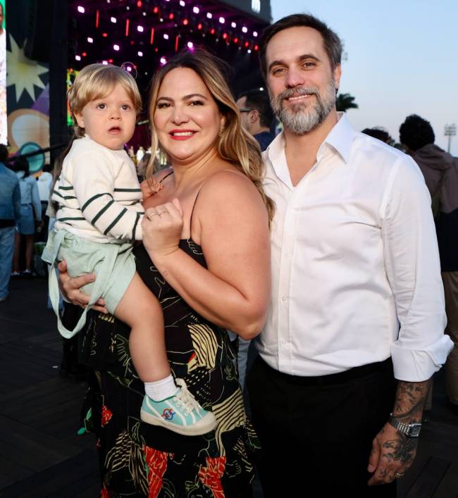 Carol Sampaio e Fred Xavier com Antonio