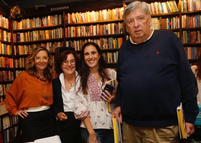 Gisela Schmitt com Cristina, Isabel e João Ttheodoro Arthou