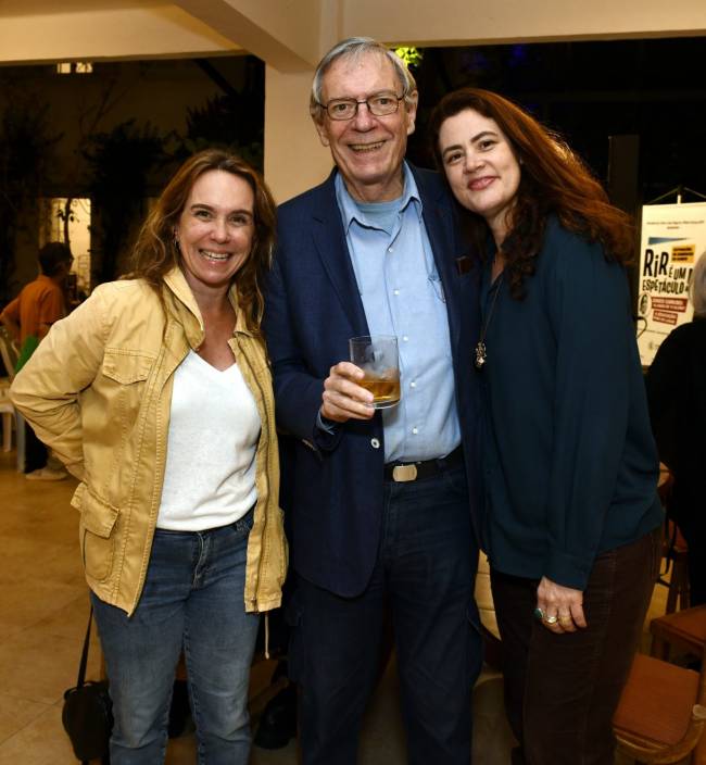 _DSC0357 Clara Araújo , Chico Caruso e Ana Paula Pedro - EXPOSIÇÃO CHICO CARUSO - SET 2025 - CG