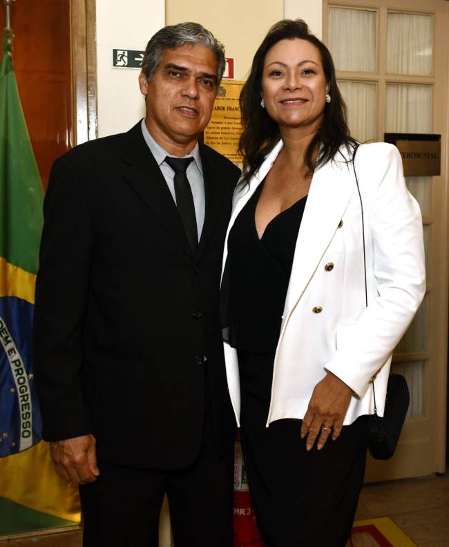 _DSC1504 Maurício Marques e Carla Santana - VOLNEY PITOMBO - MEDALHA PEDRO ERNESTO - SET 2025 - CG