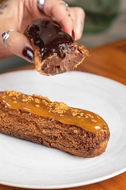 <div class="_4f9bf79 _43c05b5"><div class="ds-message _656c965"><div class="ds-markdown"><span>Endereço do melhor café da manhã do Rio, o Empório Jardim estará presente com delícias doces e salgadas da chef Paula Prandini. Quem resiste ao éclair de chocolate aí da foto? Ou ao famoso pão de queijo feito com o legítimo gruyère francês?</span></div></div><div class="ds-theme"></div><div class="ds-flex _0a3d93b"><div class="ds-flex _965abe9"><div class="_17e543b db183363" role="button"><div class="ds-icon"></div></div><div class="_17e543b db183363" role="button"><div class="ds-icon"></div></div><div class="_17e543b db183363" role="button"><div class="ds-icon"></div></div><div class="_17e543b db183363" role="button"><div class="ds-icon"></div></div></div><div></div></div></div><div class="_9663006"><div class="ds-message _656c965 d29f3d7d"><div class="_5cadb25"><div class="_76cd190 _0004e59"><div class="d2d04dae"><div class="ds-icon b3a5d6c1"></div><div class="_789aea7"><div class="_7e13492"></div></div></div></div></div></div></div>