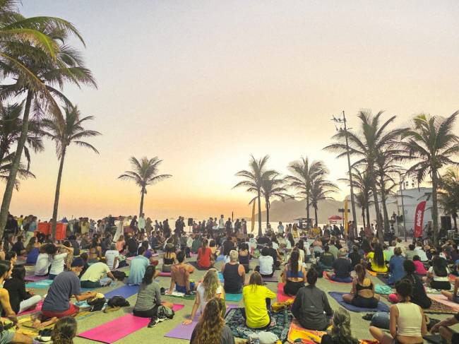 O céu do Arpoador no fim de tarde de primavera