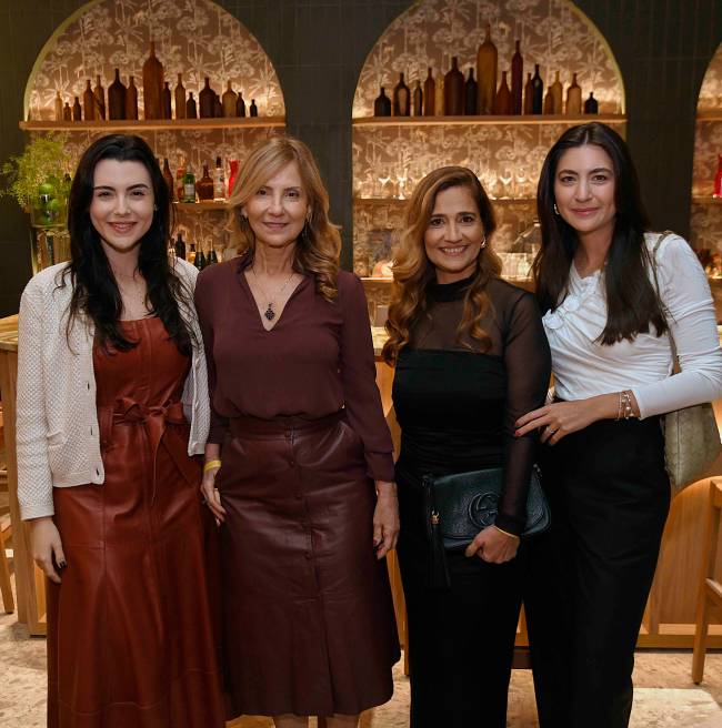 Luiza Marcolini Aurora Grei Carla Napolião e Bruna Marcolini 02