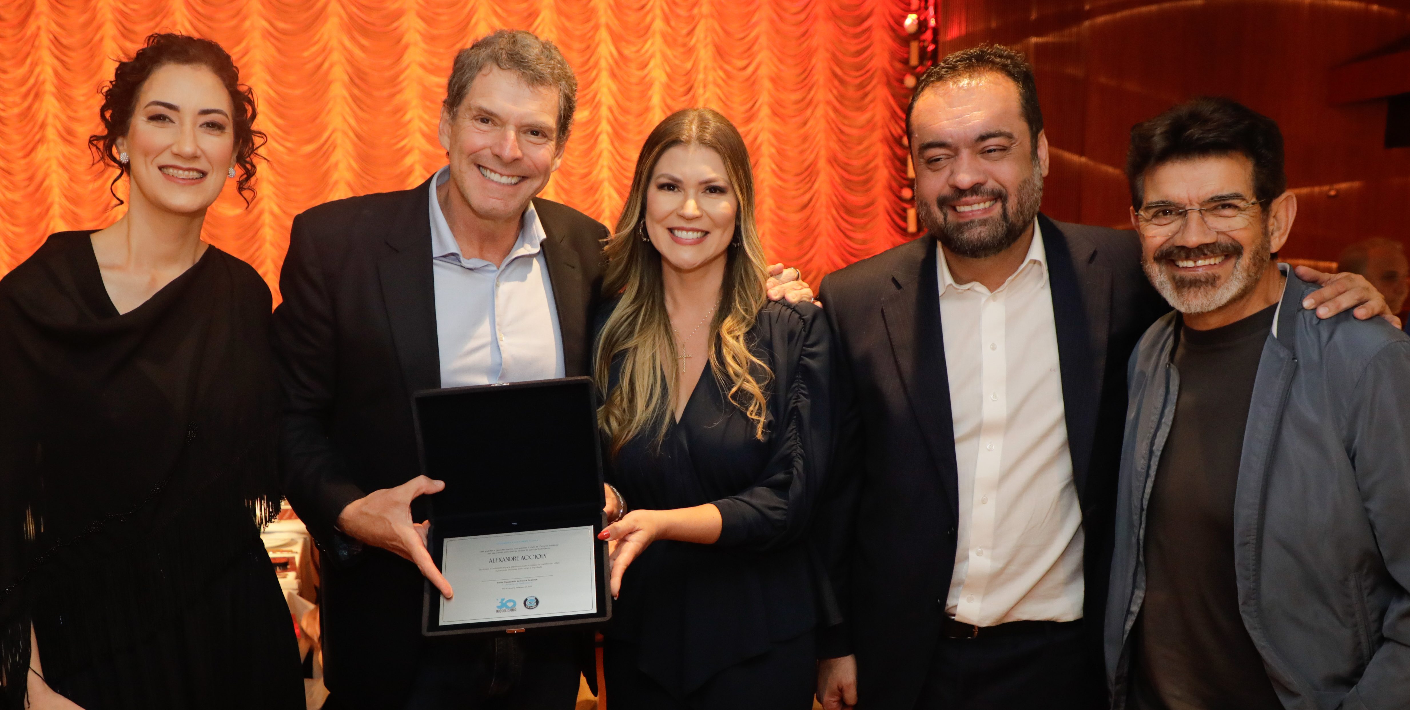 Roxy altruísta: festa social pelos 30 anos do RioSolidario  