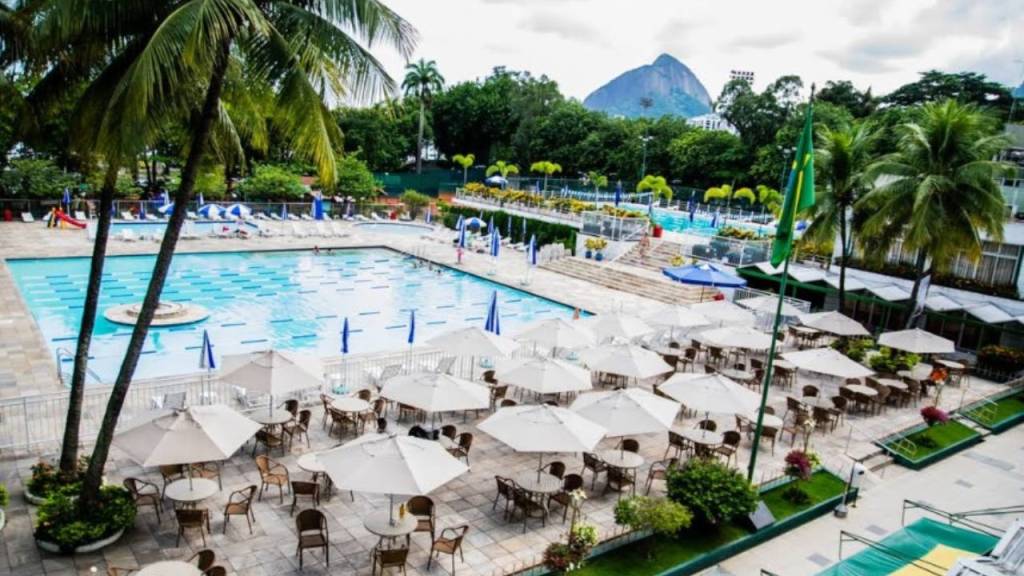 Holandês de 77 anos processa Clube Militar após sofrer uma queda