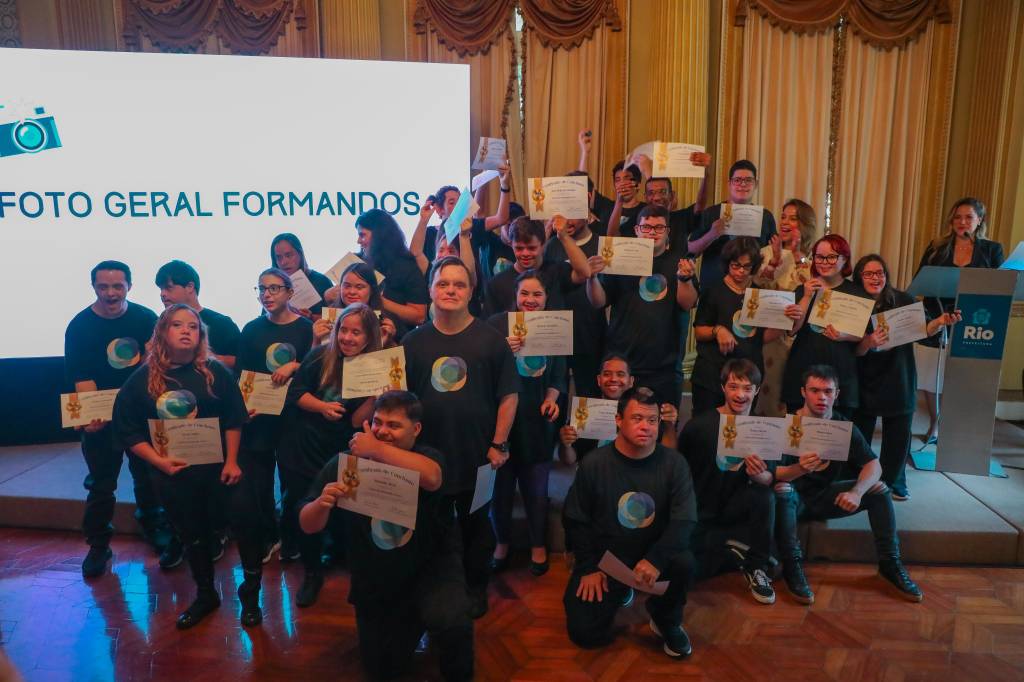 Oferecendo futuro: 34 novos diplomas pelo RIOinclui