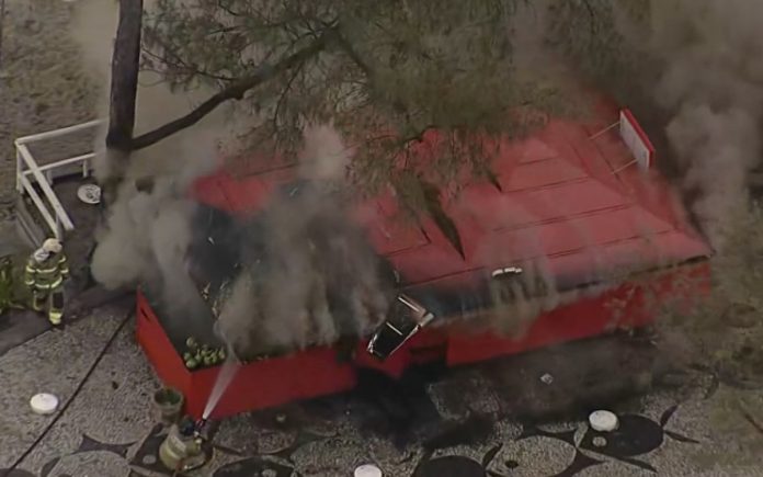 Quiosque na Praia da Reserva pega fogo e causa transtornos no trânsito
