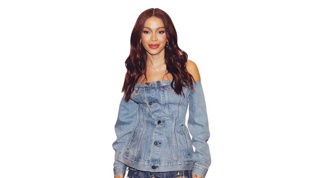 ‘Adoro mudar’, disse Anitta sobre as recentes intervenções no rosto