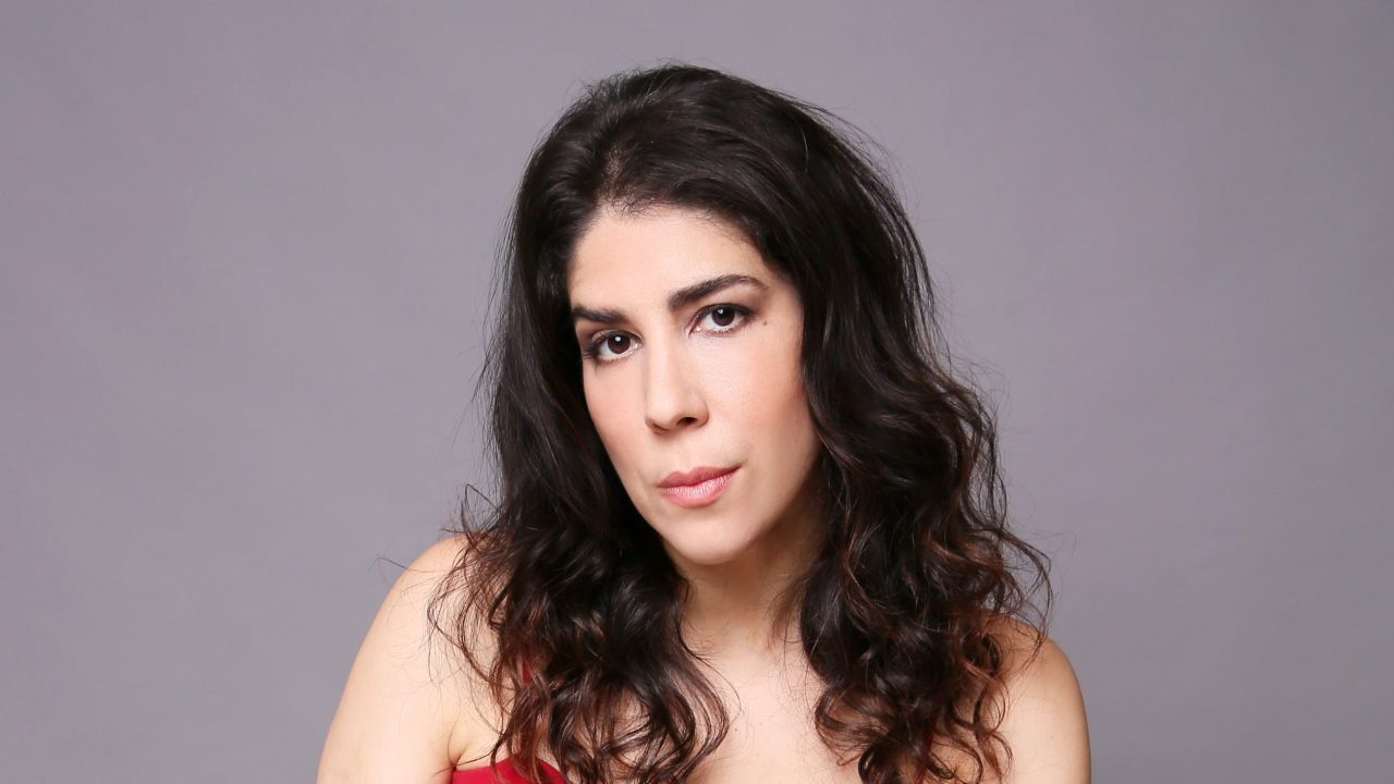 Atriz tarimbada de musicais, Cristiana Pompeo faz show em Ipanema