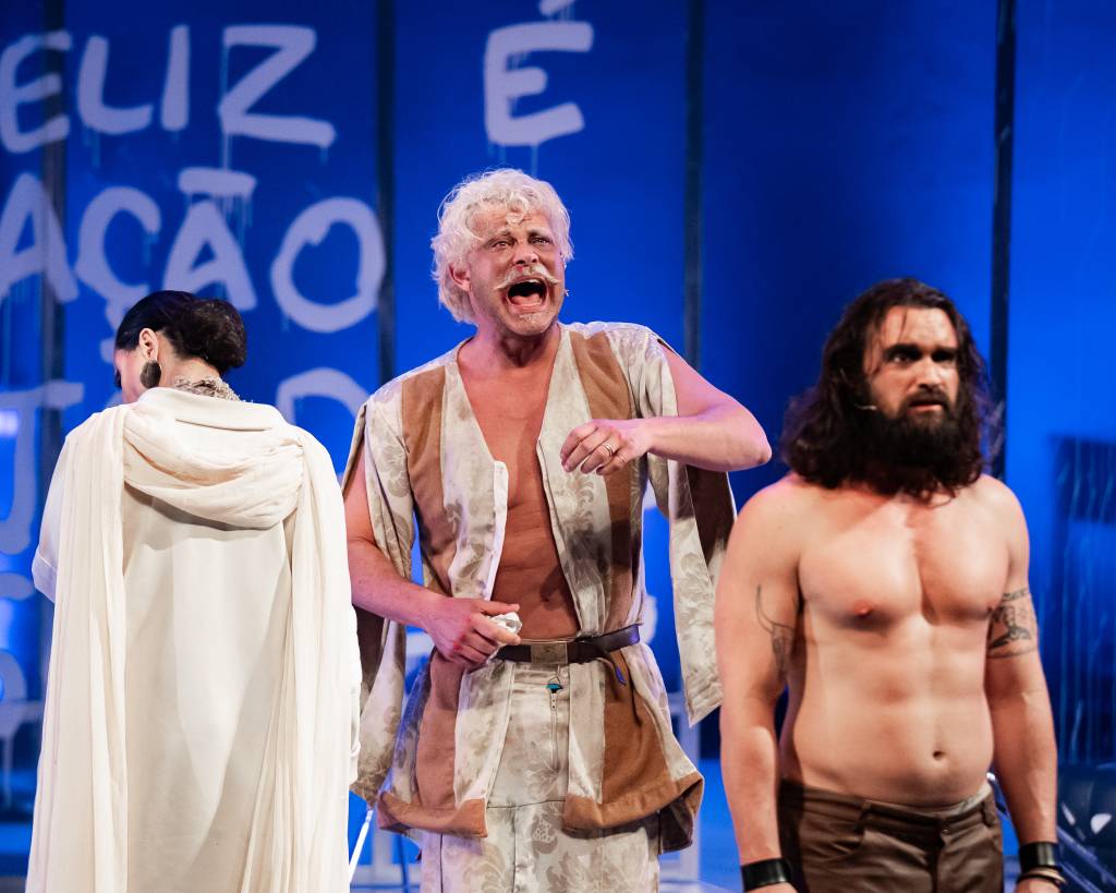 Teatro (Claudia Chaves): Carmo dalla Vecchia fala sobre “Bruxas de Salém”