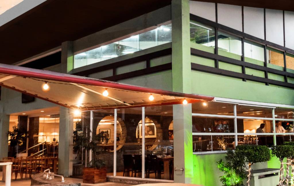 La Mole da Barra, que vai fechar as portas, recebeu Freddie Mercury