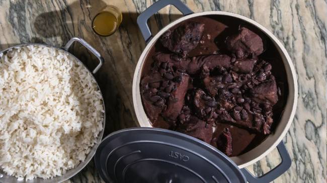 Comer & Beber mandou avisar que a melhor feijoada é na Academia da Cachaça