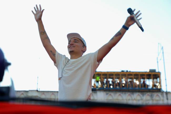 Cart&atilde;o Postal: &Iacute;cone do piseiro escolheu os Arcos da Lapa como cen&aacute;rio do show