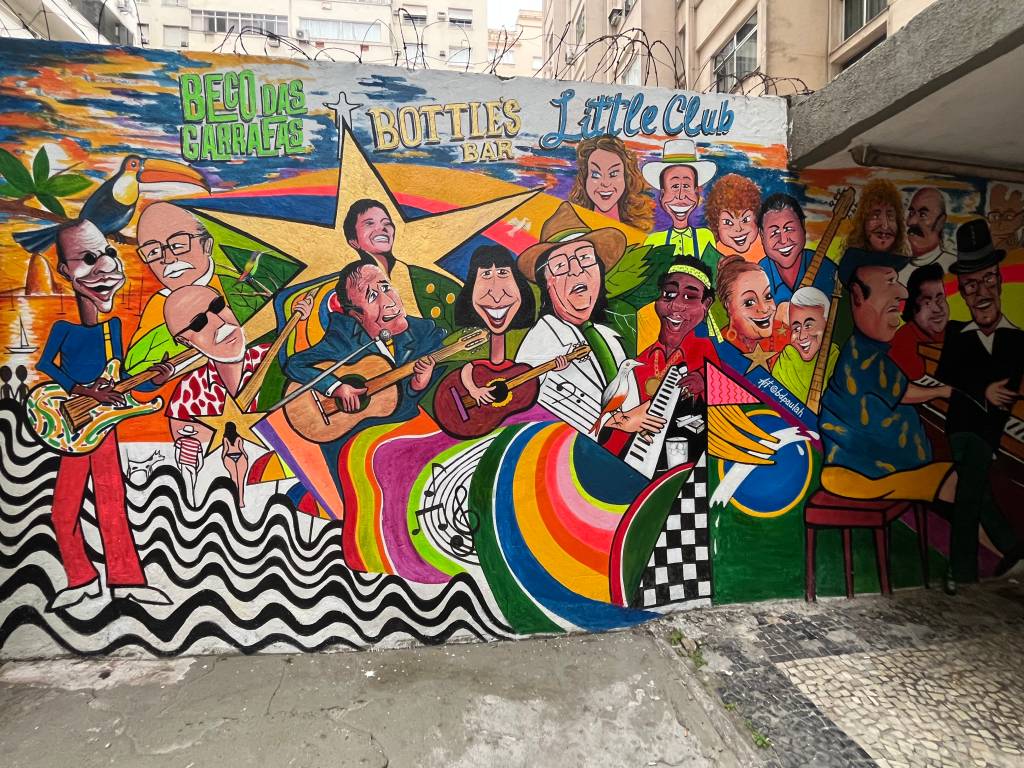 Rafael Bokor: de Elis a Tom, mural celebra MPB no Beco das Garrafas