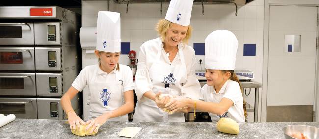 Le Cordon Bleu.jpg Mão na massa: na Le Cordon Bleu os pequenos assumem as panelas na aula de pâtisserie