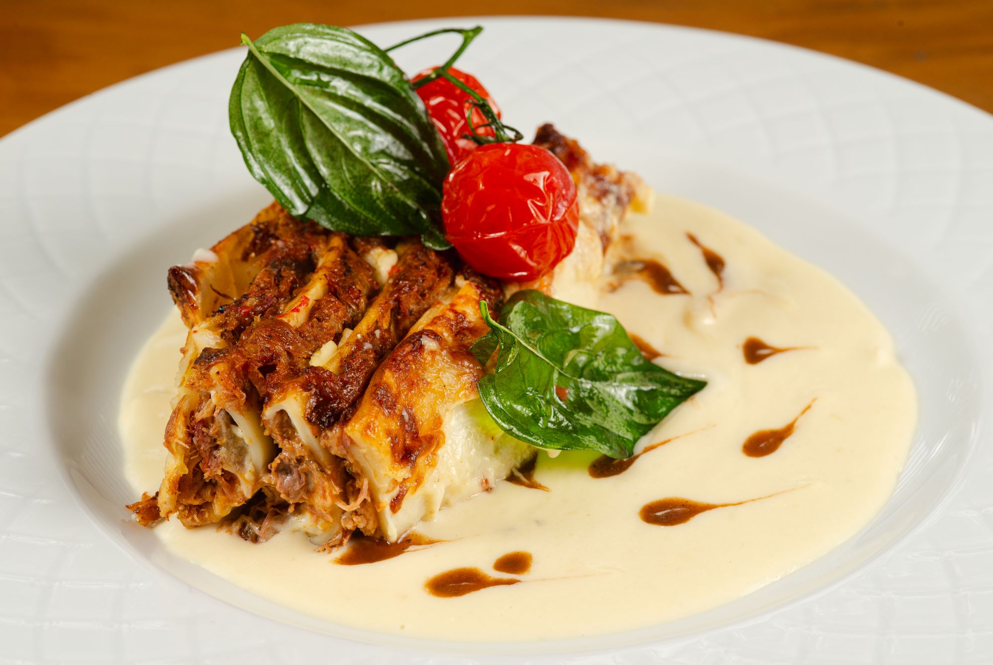 Origens: restaurante na Barra faz lasanha apetitosa de vitelo